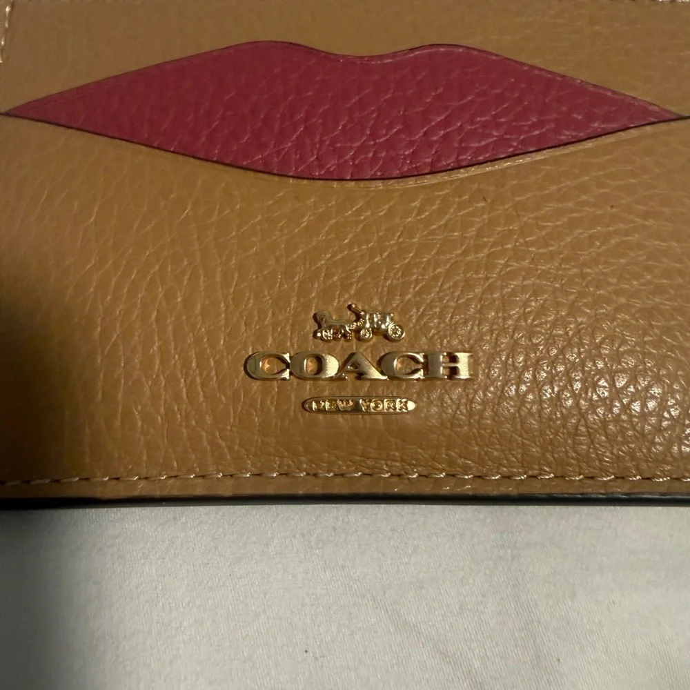 Coach Card Holder Brown and Red Leather Lips 👄 NWT 💋💋💋